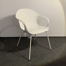Laden Sie das Bild in den Galerie-Viewer, Kristalia Elephant Chair Stuhl Polyurethan weiß, 4-Fuß Designmöbel Italienisch - Möbelhaus H. Zeppenfeld GmbH
