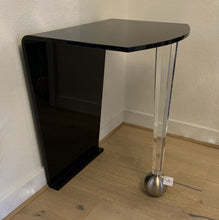 Laden Sie das Bild in den Galerie-Viewer, Designkonsole Saphir Casarte Acryl Ausstellungsstück Schnäppchen Abverkauf
