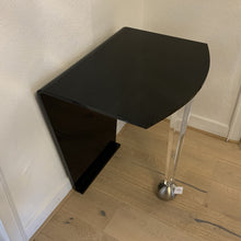 Laden Sie das Bild in den Galerie-Viewer, Designkonsole Saphir Casarte Acryl Ausstellungsstück Schnäppchen Abverkauf
