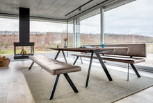 Laden Sie das Bild in den Galerie-Viewer, Barra Esstisch von Girsberger – modernes Esszimmer mit Designmöbel mit Bank Karim

