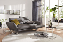 Laden Sie das Bild in den Galerie-Viewer, Detailansicht der verstellbaren Rückenlehne am Sofa Clou von IP Design
