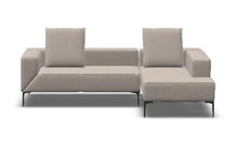 Laden Sie das Bild in den Galerie-Viewer, Bild zeigt das Jori Longueville Landscape Loungesofa in hochwertiger Stoff- oder Lederausführung, mit klarer Linienführung, modularer Form und verstellbaren Armlehnen – luxuriöses Sofa für modernes Wohnen mit Komfort und Designanspruch.
