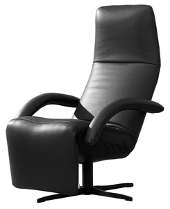 „JORI Relaxsessel Yoga JR-7360 in Leder Celia Nero – elegante Frontalansicht mit ergonomischem Design“