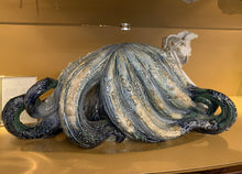 Laden Sie das Bild in den Galerie-Viewer, Lladro Call of the sea Sculpture Skulptur Porzellanfigur Porzellanskulptur Limited Edition Sale Möbel Zeppenfeld Olpe Designmöbel Sauerland
