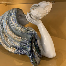 Laden Sie das Bild in den Galerie-Viewer, Lladro Call of the sea Sculpture Skulptur Porzellanfigur Porzellanskulptur Limited Edition Sale Möbel Zeppenfeld Olpe Designmöbel Sauerland
