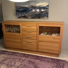 Laden Sie das Bild in den Galerie-Viewer, Moderne Landhaus Highboard HochanrichteAnrichte Kernbuche massiv Böhning Möbel Zeppenfeld Olpe Oslo Arco
