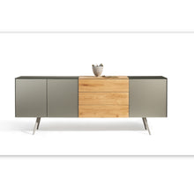 Laden Sie das Bild in den Galerie-Viewer, Sideboard Scholtissek Talio knorrige Eiche massiv natur geölt, Glas matt Platin 240x90x42cm
