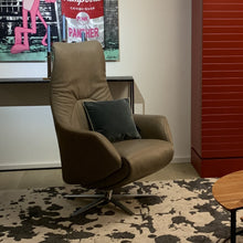 Laden Sie das Bild in den Galerie-Viewer, Sitting Vision Relaxsessel Herzwaage Motorsesel Fernsehsessel elektrisch Aufstehhilfe TW165 AERA Möbel Zeppenfeld Designmöbel  Sauerland
