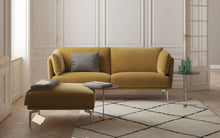 Laden Sie das Bild in den Galerie-Viewer, Mara Sofa im urbanen Wohnstil – erhältlich bei Designmoebelkaufen.de
