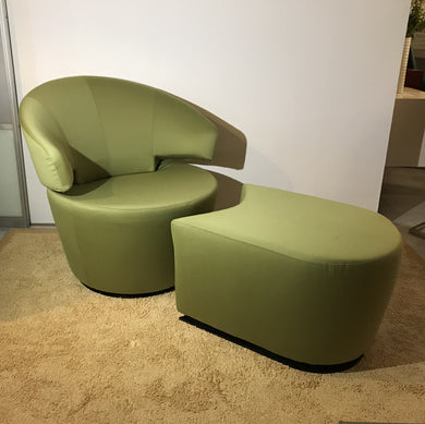 Designsessel drehbar mit Hocker Modell Trick Stoff grün, von Werhter, die Möbelmanufaktur - Möbelhaus H. Zeppenfeld GmbH