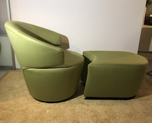 Laden Sie das Bild in den Galerie-Viewer, Designsessel drehbar mit Hocker Modell Trick Stoff grün, von Werhter, die Möbelmanufaktur - Möbelhaus H. Zeppenfeld GmbH
