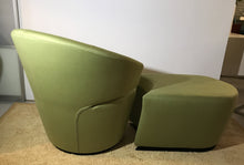 Laden Sie das Bild in den Galerie-Viewer, Designsessel drehbar mit Hocker Modell Trick Stoff grün, von Werhter, die Möbelmanufaktur - Möbelhaus H. Zeppenfeld GmbH
