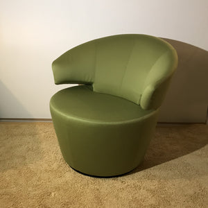 Designsessel drehbar mit Hocker Modell Trick Stoff grün, von Werhter, die Möbelmanufaktur - Möbelhaus H. Zeppenfeld GmbH