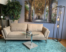 Laden Sie das Bild in den Galerie-Viewer, BW Eternity Funktionssofa im Wohnambiente – 215×87–115×100 cm mit Leuchte und Couchtisch
