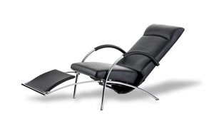Relaxsessel Curve von IP DESIGN in modernem Design – eleganter Designersessel mit ergonomischer Form und drehbarem Fuß.
