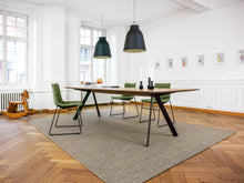 Laden Sie das Bild in den Galerie-Viewer, Barra Esstisch von Girsberger – modernes Esszimmer mit Designmöbel
