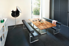 Laden Sie das Bild in den Galerie-Viewer, bank Girsberger Permesso in schwarzem Leder am Esstisch – Wohnambiente

