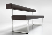 Laden Sie das Bild in den Galerie-Viewer, Detail Permesso Bank grau – Lederpolster und kantiges Metallgestell
