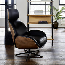 Laden Sie das Bild in den Galerie-Viewer, IP Design Trinity Relaxsessel – stufenlos bis Liegeposition, Leder Galaxy schwarz, Holzschale Nussbaum, Ambiente
