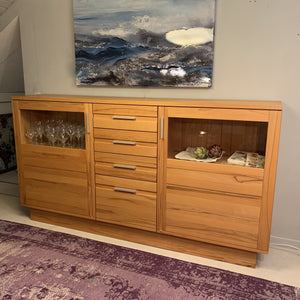 Highboard Böhning Linne Oslo in Kernbuche massiv – Ausstellungsstück mit 4 Schubladen und LED-Beleuchtung