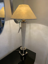 Laden Sie das Bild in den Galerie-Viewer, Sigma L2 – cremefarbener Schirm mit Chromkante (Detail)
