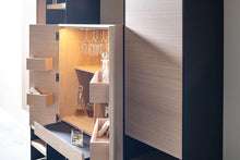 Laden Sie das Bild in den Galerie-Viewer, Detail Barfach Sudbrock Scala – stilvolle Präsentation mit optionaler Beleuchtung Schrägansicht
