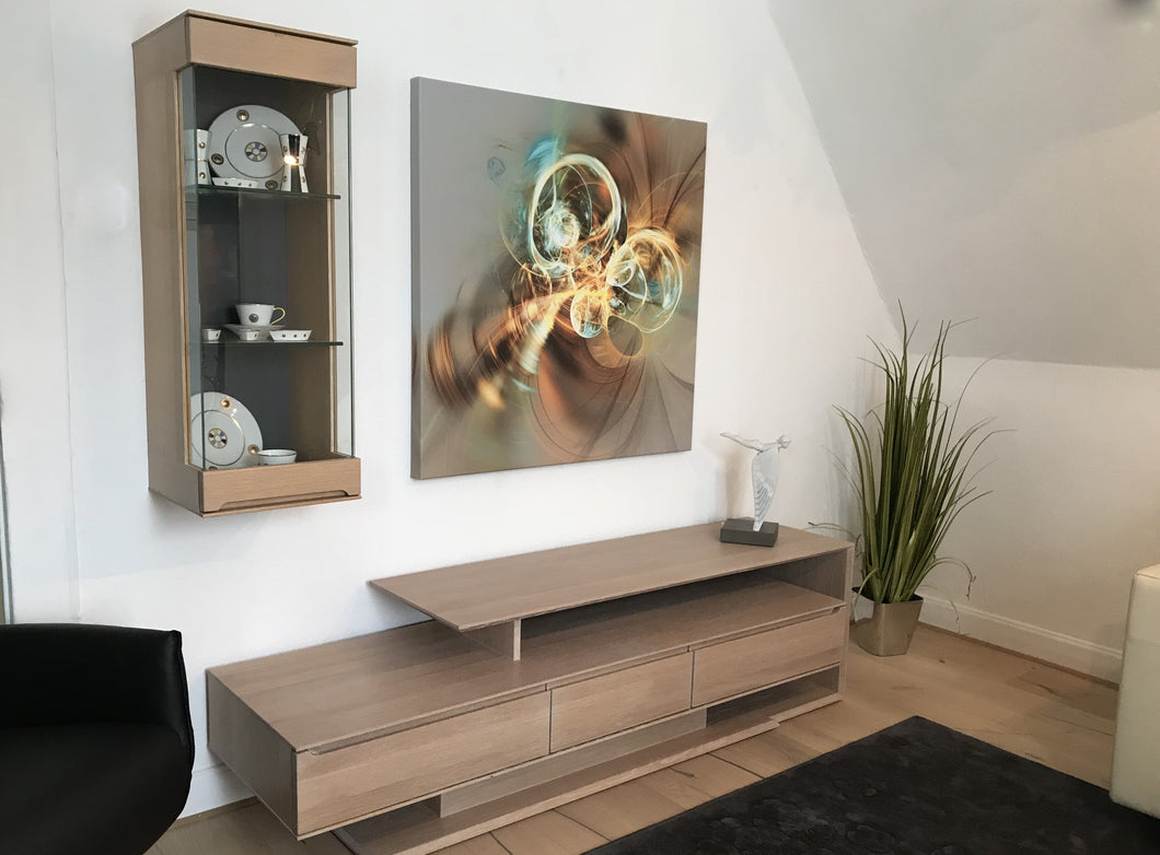 Wohnwand Verona aus Eiche massiv weiß geölt – Front im Wohnambiente, 210×200×50 cm